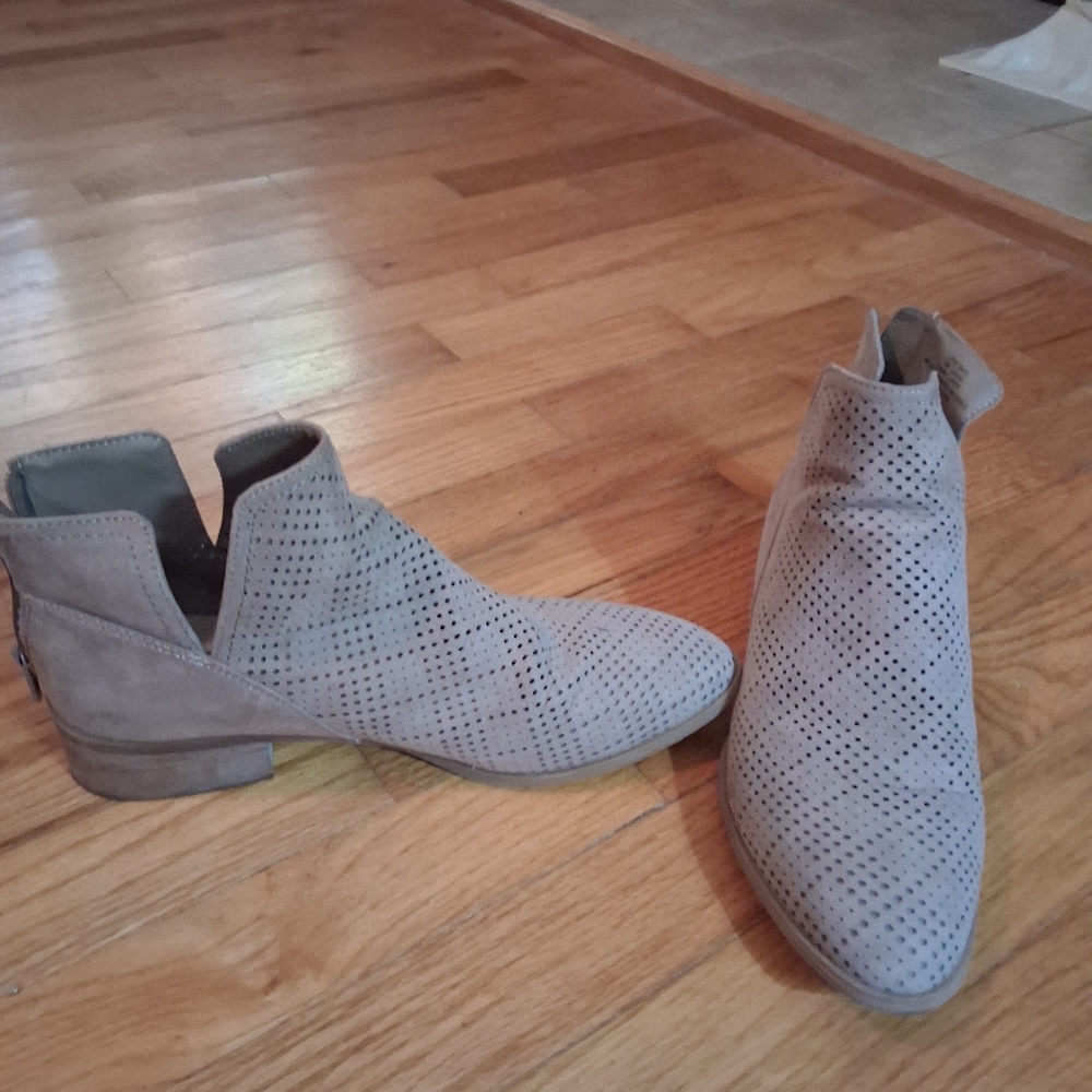 Buckle Brand Boots